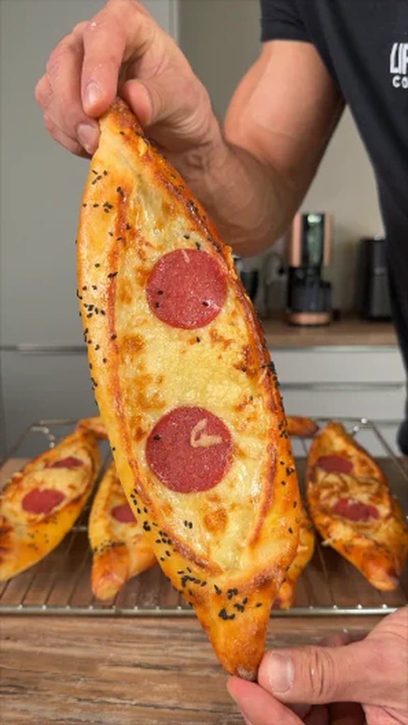 Salami Käse Pide